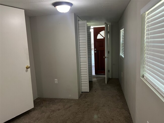 Building Photo - 810 S Brownell St