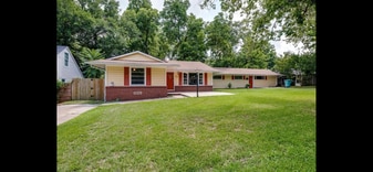 Building Photo - 702 W Brockett St