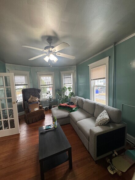 Building Photo - 71 Fairbanks St