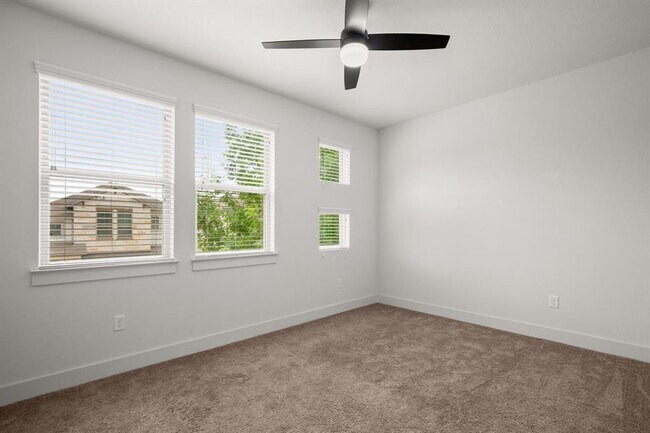 Building Photo - 1013 Totis Rd