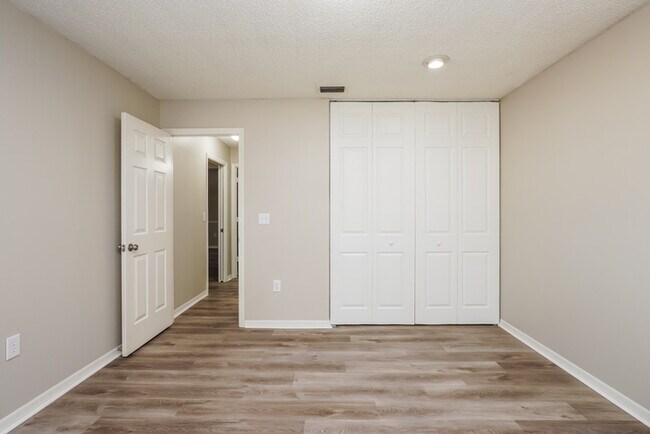 Building Photo - Spacious 3-Bedroom Eustis Home