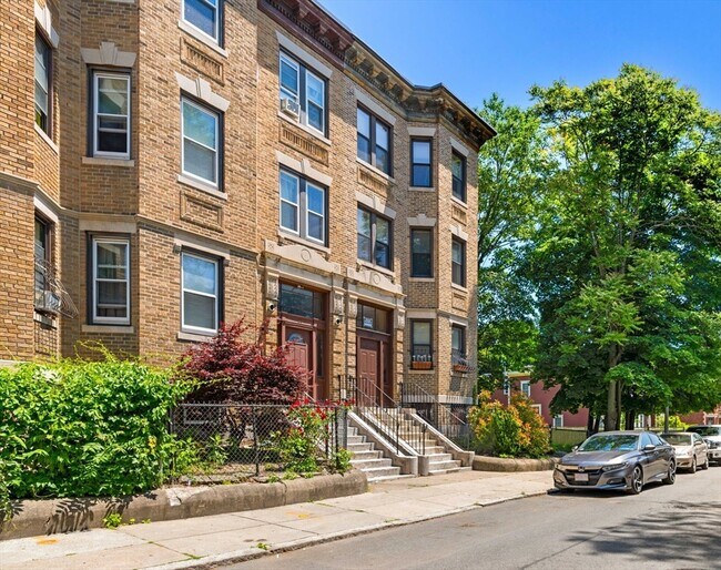 Primary Photo - 56 Clifford St