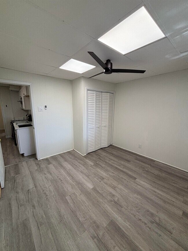 Building Photo - 80 E 24th St