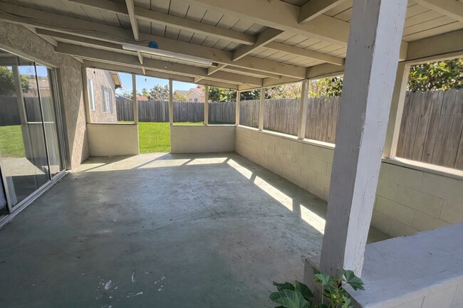 Building Photo - UPGRADED 4 bedroom 2 bathroom home