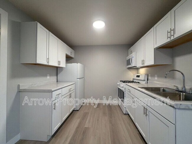 Building Photo - 877 N 26