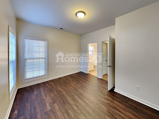 Building Photo - 3204 Chippewa Run NW