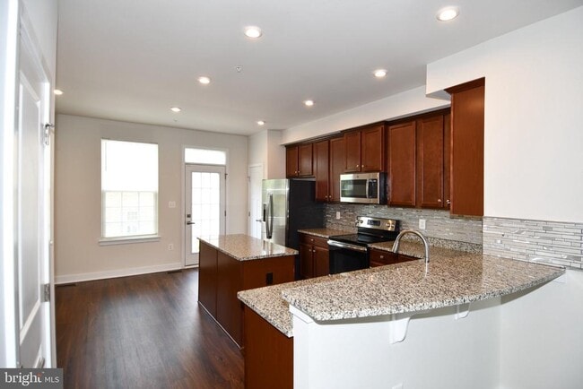 Building Photo - 4917 Crest View Dr
