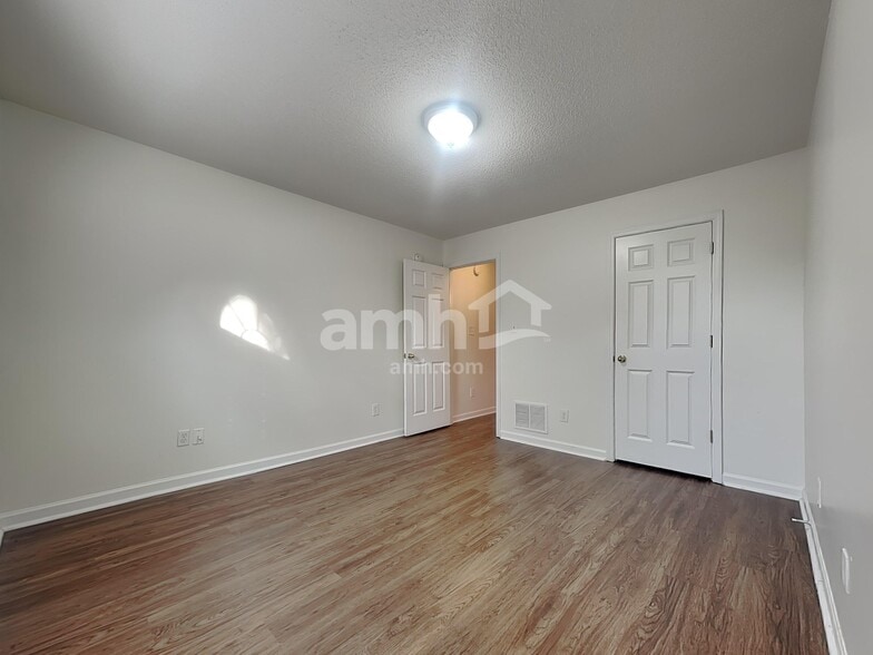 Building Photo - 4082 Colton Dr