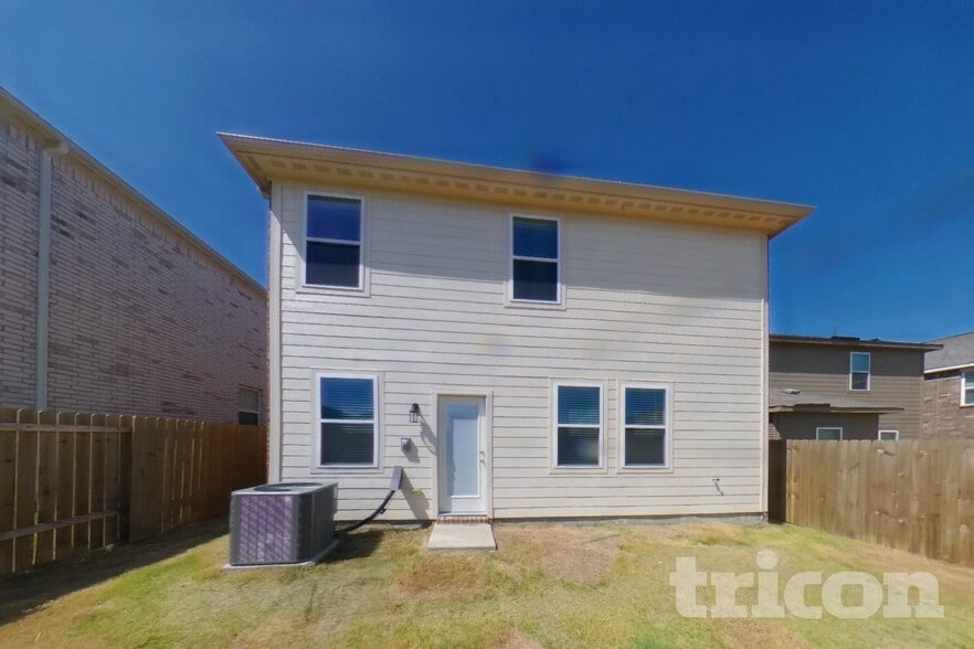 Building Photo - 1209 Bullock Dr