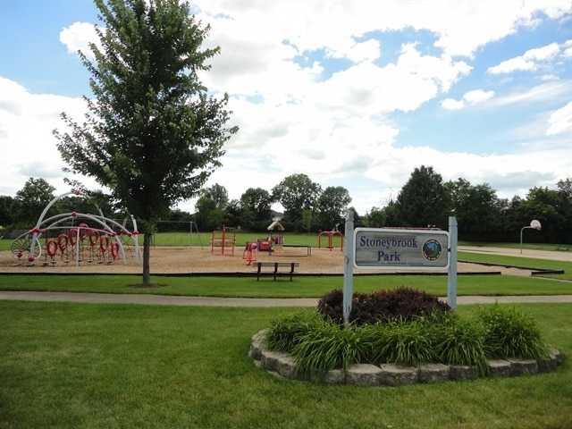 Building Photo - 626 David St