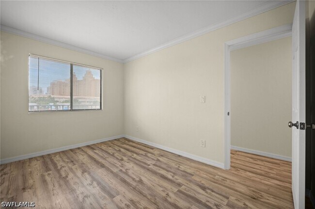Building Photo - 260 Southbay Dr