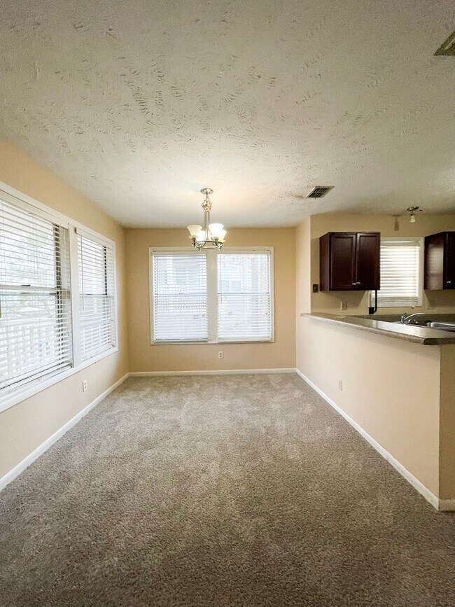 Building Photo - 2 Bedroom 2 Bathroom Condo