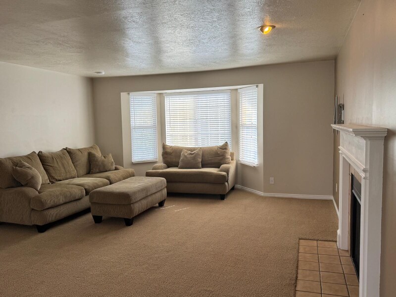 Building Photo - 800 Gatewood Dr