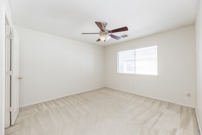 Building Photo - 910 Presley Way