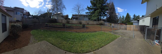 Building Photo - 1707 SW Hartley Ave