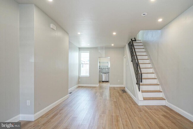 Building Photo - 3037 Tulip St