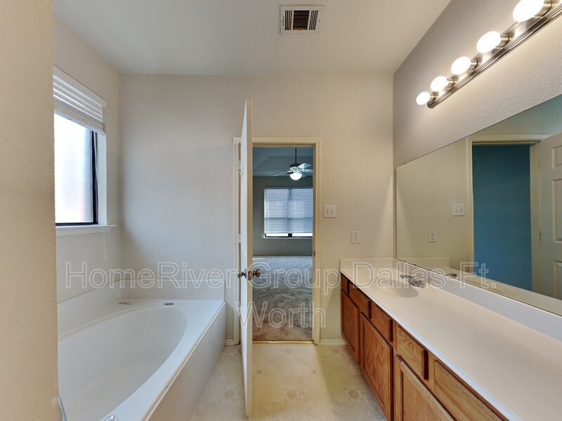 Building Photo - 10709 Lipan Trail