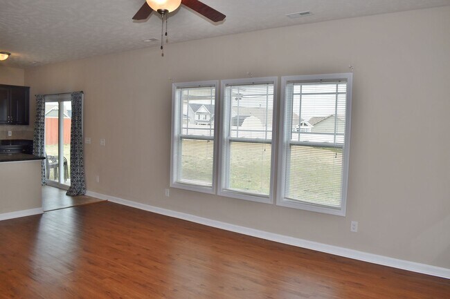 Building Photo - 3 bed 2.5 Bath Minutes from Lillington