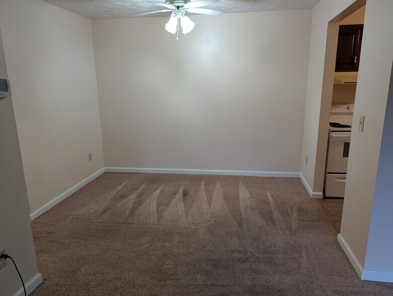 Dining area - 5240 Emil Ave SW