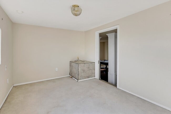 Building Photo - 1322 Wilson St