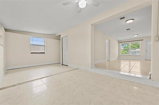 Building Photo - 1524 NW 18th Ct