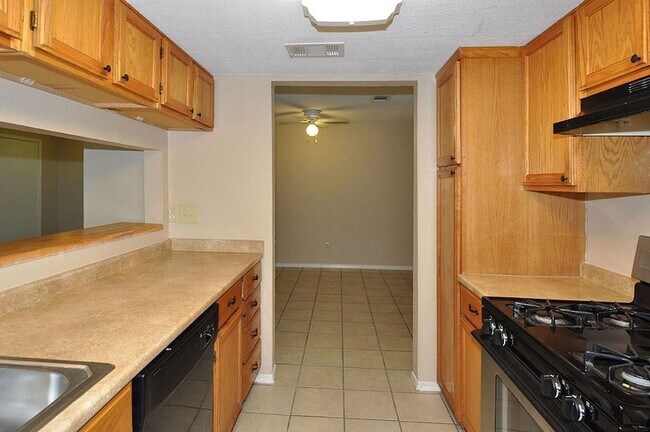 Building Photo - 28302 Doverbrook Dr