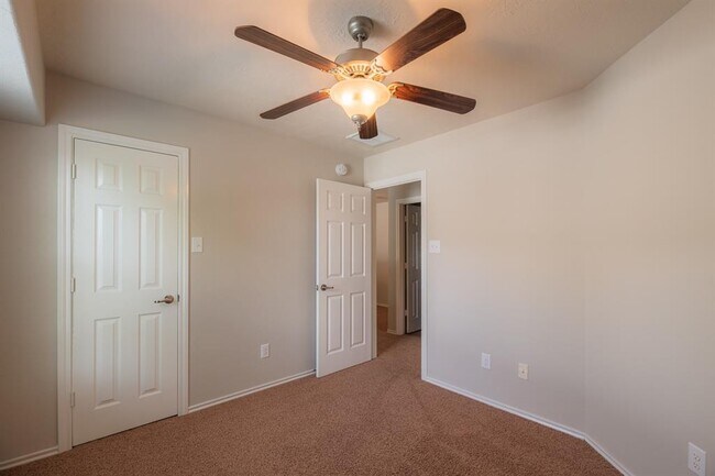 Building Photo - 18 Whitekirk Pl