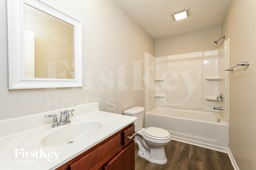 Building Photo - 409 Soaring St