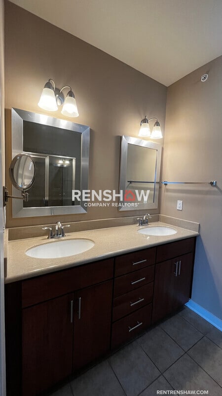 Building Photo - 380 Island Dr