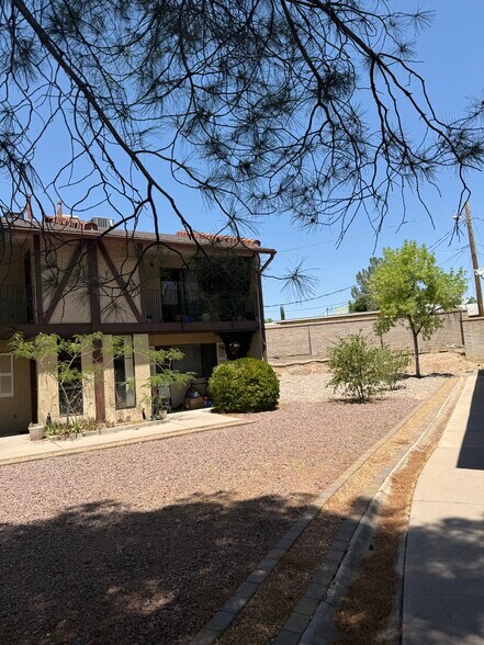 Building Photo - 793 W Mesa Verde Dr