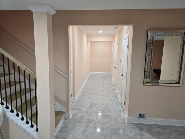 Building Photo - 6850 Rocking Horse Ln