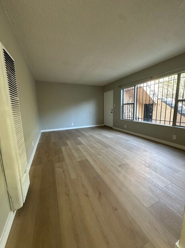 Interior Photo - 533 W. 75th Street