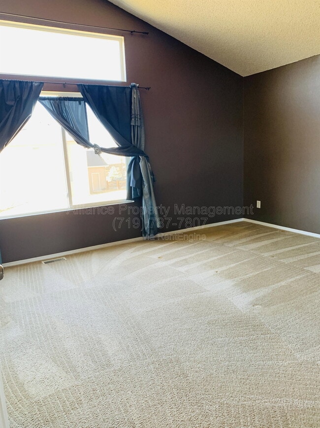 Building Photo - 212 Oxbow Dr