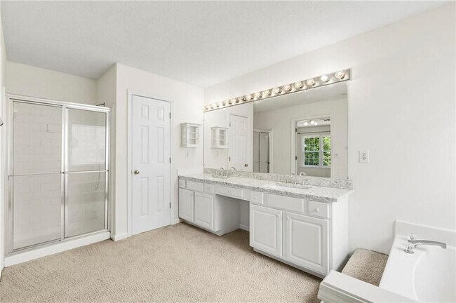 Building Photo - 490 Chippenham Ct