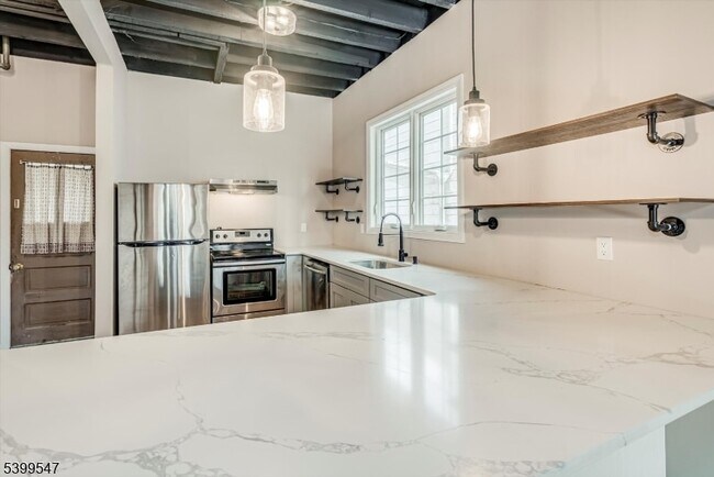 Building Photo - 239 Water St