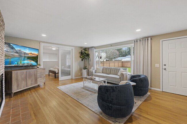 Building Photo - 1627 E Broadway