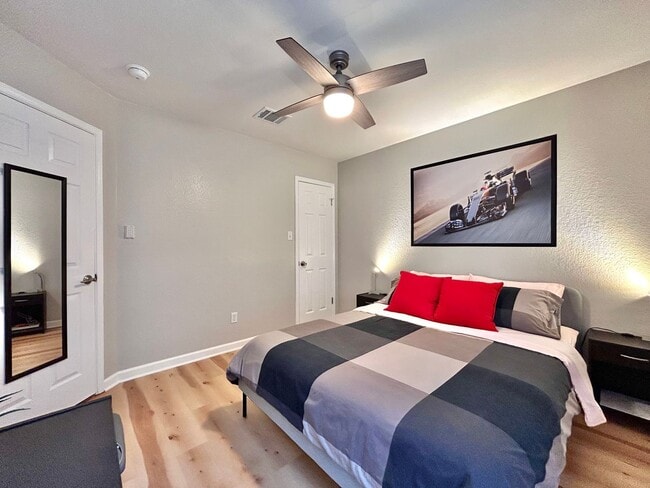 Building Photo - Cozy 3 Bed / 2 Bath Single-Story Home with Garage & Fenced Yard