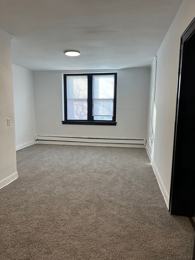 Building Photo - 2 N Huron St