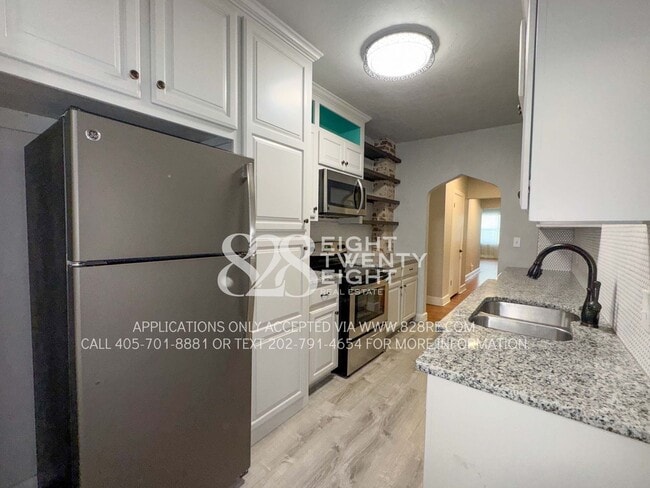 Building Photo - Updated 2 Bed/1.5 Bath Historic Property L...