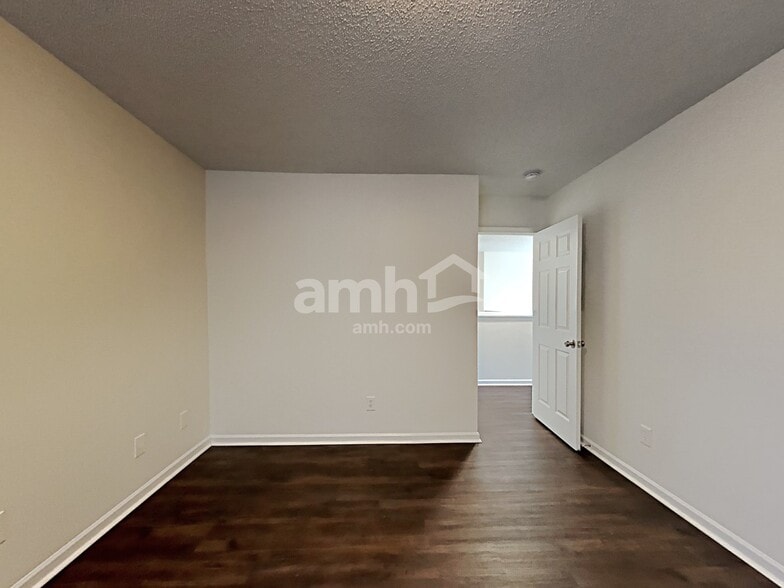 Building Photo - 2112 Coral Berry Ln