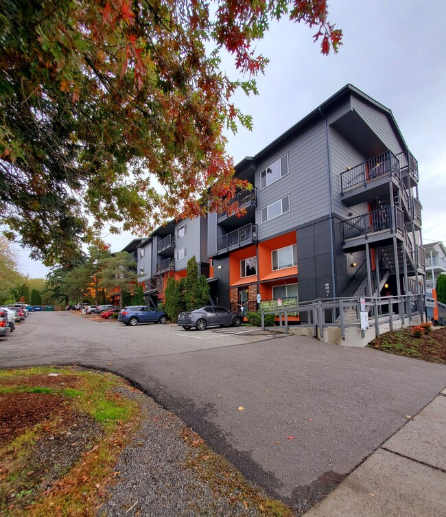 Building Photo - Kendal Court Apartments