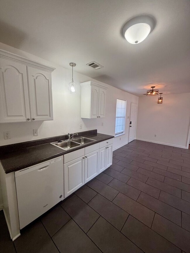 Building Photo - 13706 Apple Glen Cove