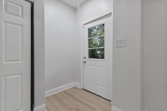 Building Photo - 392 Calderwood Ave