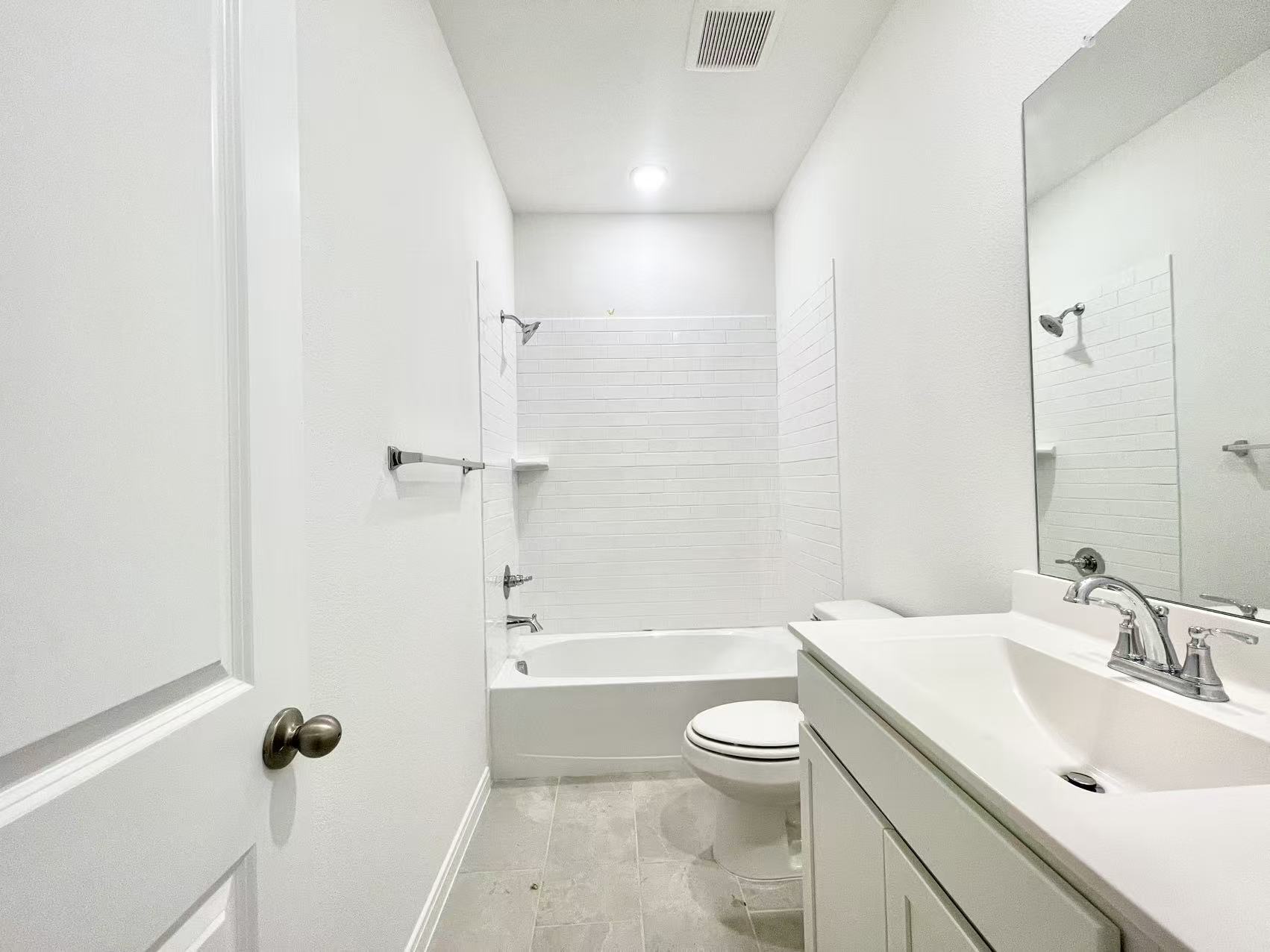 Building Photo - 16205 Garden Dr
