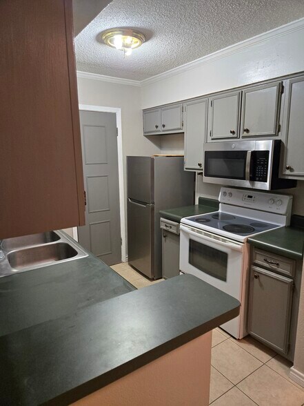 Building Photo - 1819 Babcock Rd