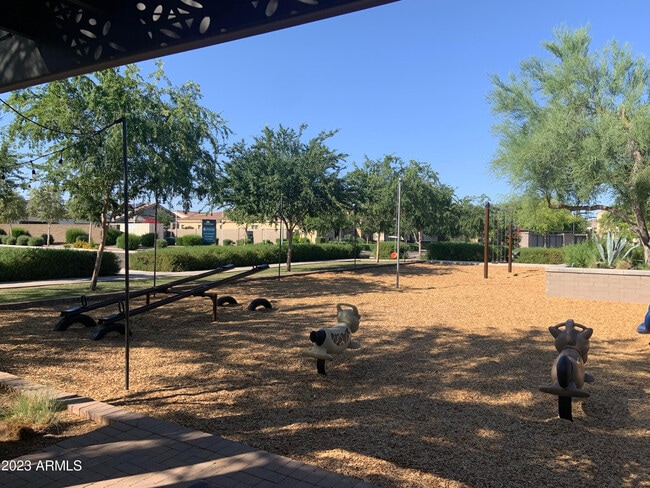 Building Photo - 2029 W Kinfield Trail