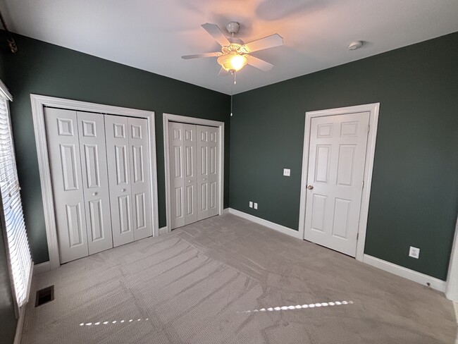 Building Photo - 420 Lake Forest Dr SE