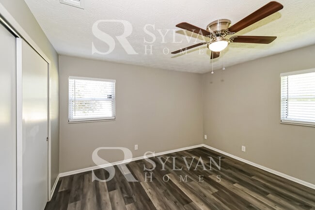 Building Photo - One-level living in this 3 BR, 2 BA home