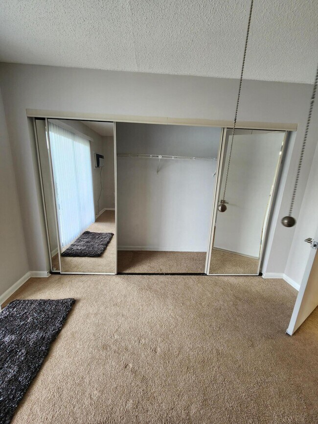 Building Photo - 106 Suffolk C