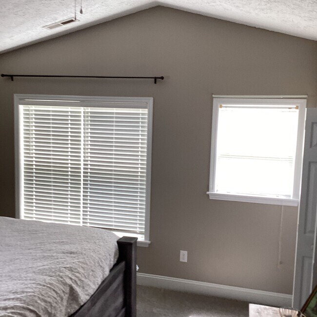 Building Photo - 104 Prowler Ln